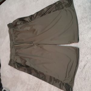 XERSION Boys Army Green Quick Dri Shorts-Stretchy-2-pockets-EUC-Sz XL(18-20 reg)